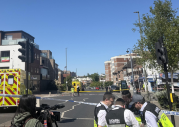 Dos personas resultaron apuñaladas en un ataque antisemita en una comunidad judía de Londres